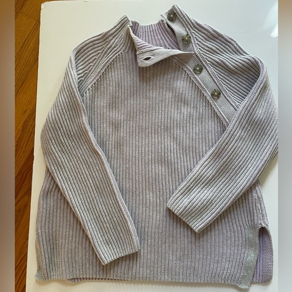 GAP Sweaters - GAP NWT Sweater with collar buttons